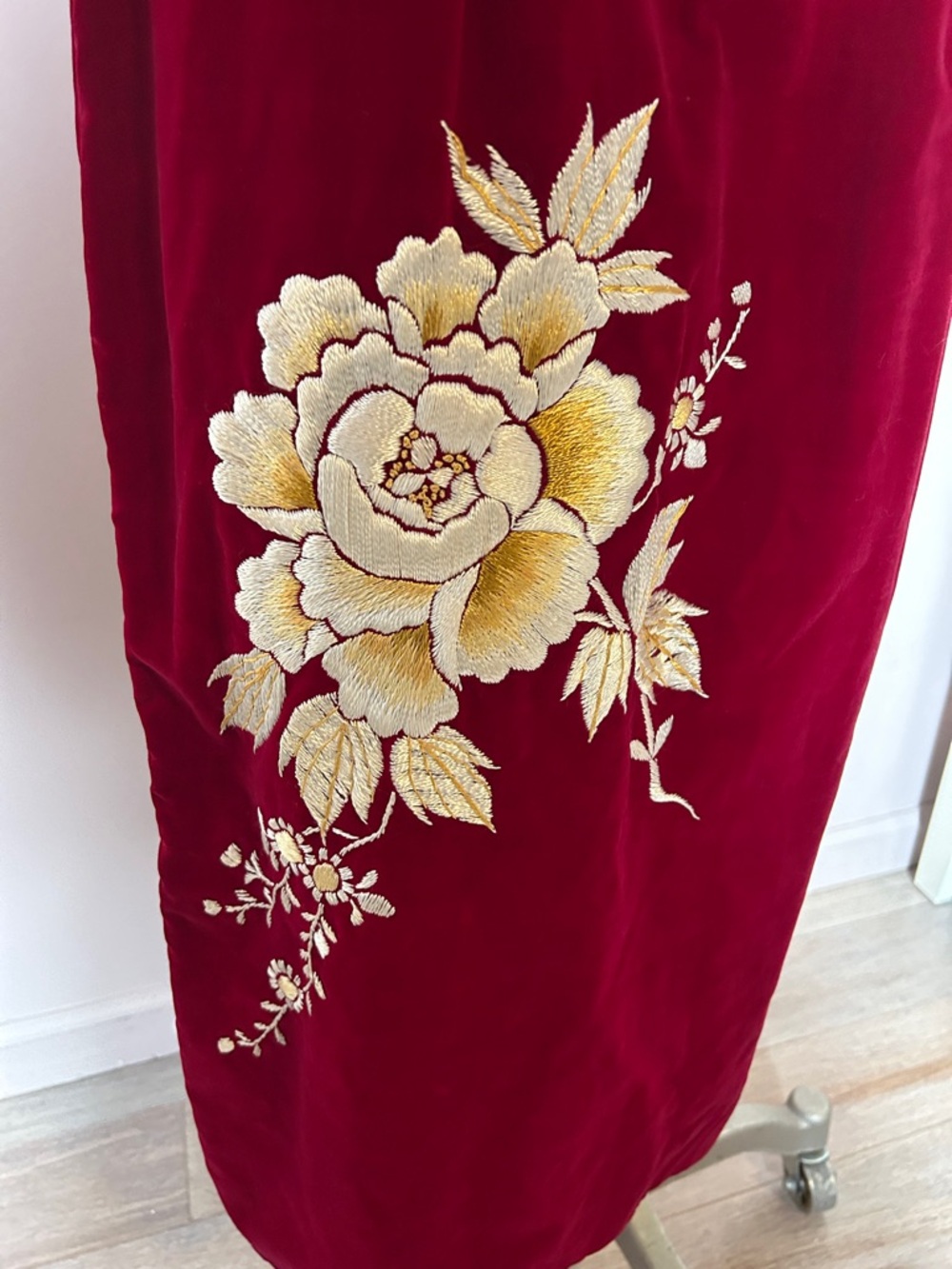 Classic Red Velvet Cheongsam Dress with Embroidered Floral Detail in gold Asian - Picture 14 of 17